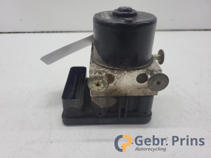 Usagé Bloc ABS Mazda 2 (NB/NC/ND/NE) 1.25 16V Prix € 40,00 Règlement à la marge proposé par Autorec. Gebr. Prins b.v.