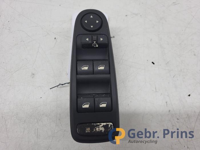 Usados Interruptor de ventanilla eléctrica Citroen C4 Grand Picasso (UA) 1.6 16V VTi Precio € 30,00 Norma de margen ofrecido por Autorec. Gebr. Prins b.v.
