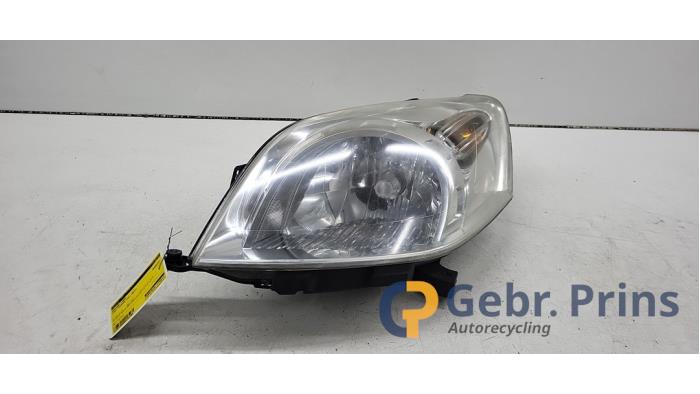 Używane Reflektor lewy Fiat Fiorino (225) 1.3 JTD 16V Multijet Cena € 40,00 Procedura marży oferowane przez Autorec. Gebr. Prins b.v.