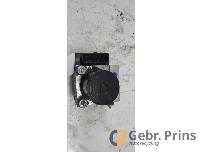 Begagnade ABS-pump Skoda Fabia II Combi 1.2 TDI 12V Greenline Pris € 50,00 Marginaltabell erbjuds av Autorec. Gebr. Prins b.v.