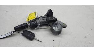 Usados Cerradura de contacto y llave Opel Karl 1.0 12V Precio € 30,00 Norma de margen ofrecido por Autorec. Gebr. Prins b.v.