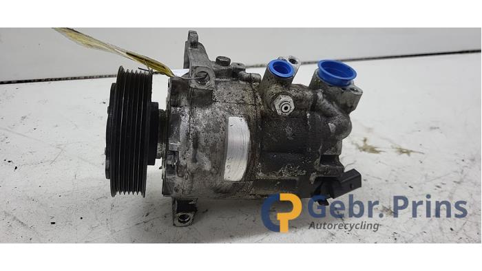 Usagé Pompe clim Seat Ibiza IV SC (6J1) 1.2 TSI Prix € 75,00 Règlement à la marge proposé par Autorec. Gebr. Prins b.v.