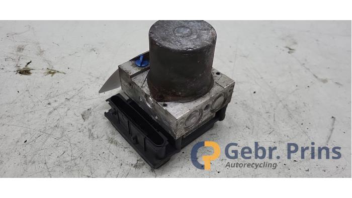 Gebrauchte ABS Pumpe Mercedes A (W169) 1.5 A-150 5-Drs. Preis € 100,00 Margenregelung angeboten von Autorec. Gebr. Prins b.v.