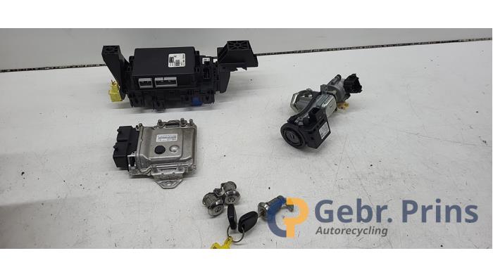 Used Ignition lock + computer Nissan Pixo (D31S) 1.0 12V Price € 125,00 Margin scheme offered by Autorec. Gebr. Prins b.v.