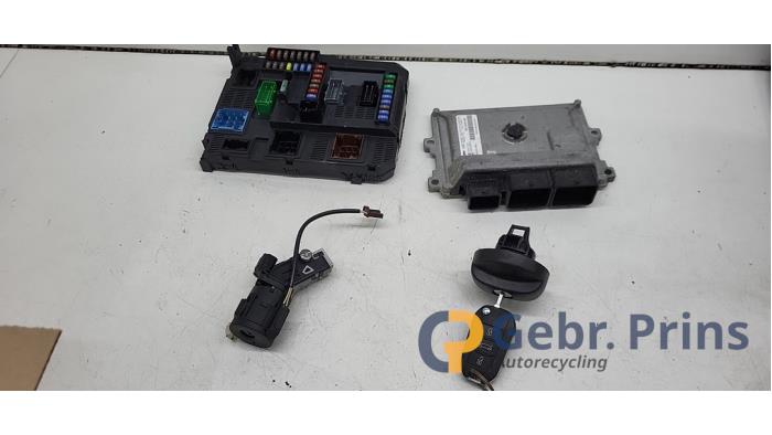 Used Ignition lock + computer Citroen C4 Cactus (0B/0P) 1.2 PureTech 82 12V Price € 200,00 Margin scheme offered by Autorec. Gebr. Prins b.v.