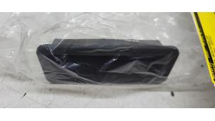 Begagnade Handtag, baklucka Ford Focus 2 Wagon 1.6 TDCi 16V 90 Pris € 25,00 Marginaltabell erbjuds av Autorec. Gebr. Prins b.v.