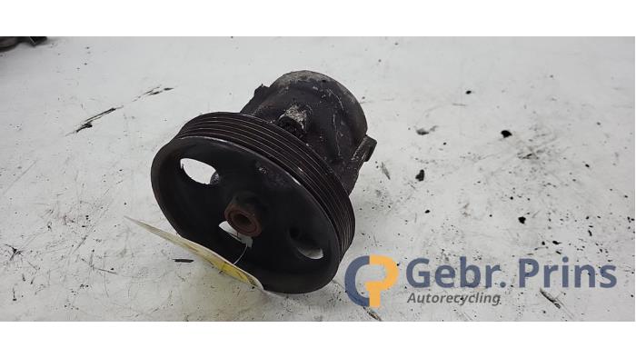 Usagé Pompe de direction Renault Trafic New (FL) 1.9 dCi 82 16V Prix € 48,40 Prix TTC proposé par Autorec. Gebr. Prins b.v.
