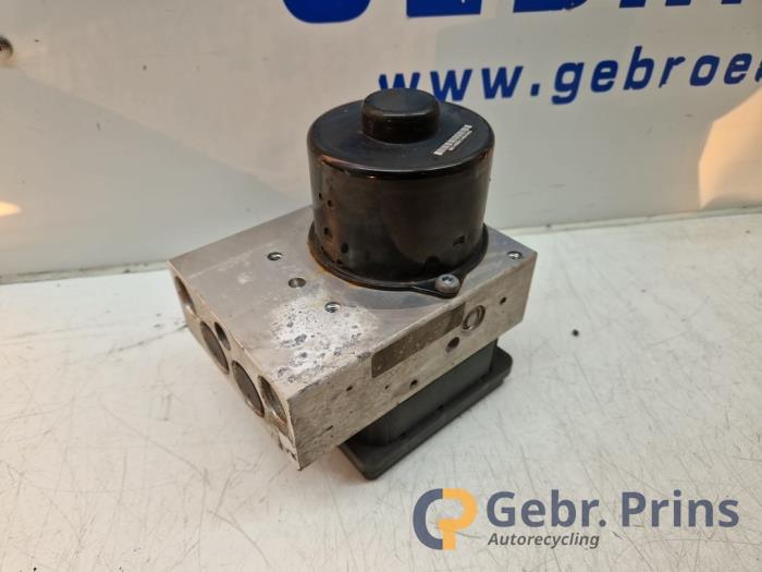 Used ABS pump Mercedes CLK (C209) 2.6 240 V6 18V Price € 50,00 Margin scheme offered by Autorec. Gebr. Prins b.v.