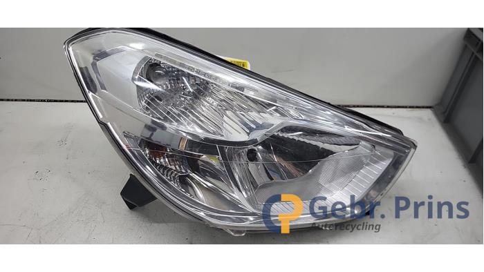 Używane Reflektor prawy Dacia Dokker Express (8S) 1.5 dCi 90 Cena € 90,75 Z VAT oferowane przez Autorec. Gebr. Prins b.v.