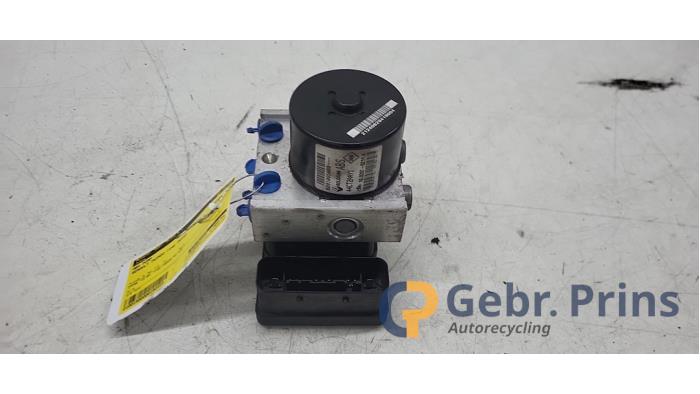 Begagnade ABS-pump Renault Twingo II (CN) 1.2 Pris € 40,00 Marginaltabell erbjuds av Autorec. Gebr. Prins b.v.