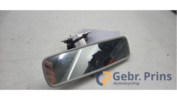 Używane Lusterko wewnetrzne Renault Zoé (AG) R90 Cena € 20,00 Procedura marży oferowane przez Autorec. Gebr. Prins b.v.