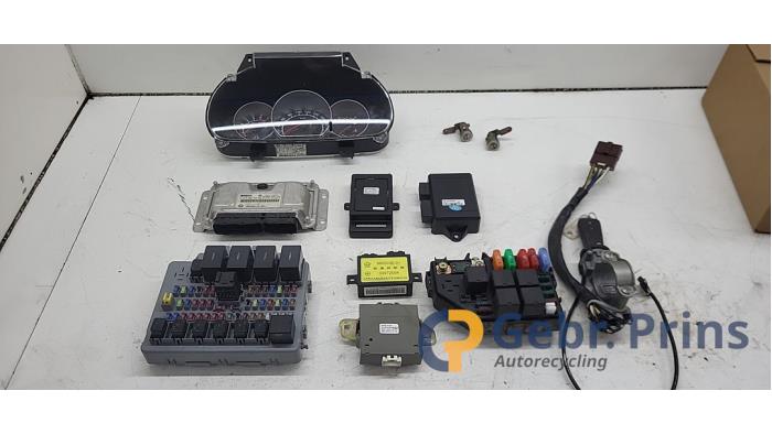 Used Ignition lock + computer Landwind CV9 1.6 16V Price € 125,00 Margin scheme offered by Autorec. Gebr. Prins b.v.