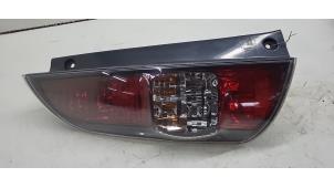 Begagnade Baklykta, vänster Daihatsu Sirion 2 (M3) 1.0 12V DVVT Pris € 25,00 Marginaltabell erbjuds av Autorec. Gebr. Prins b.v.
