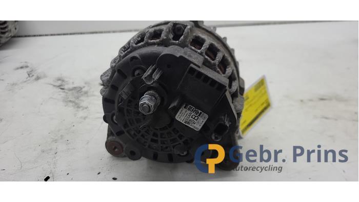 Dynamo från en Nissan Qashqai (J11) 1.2 DIG-T 16V 2017