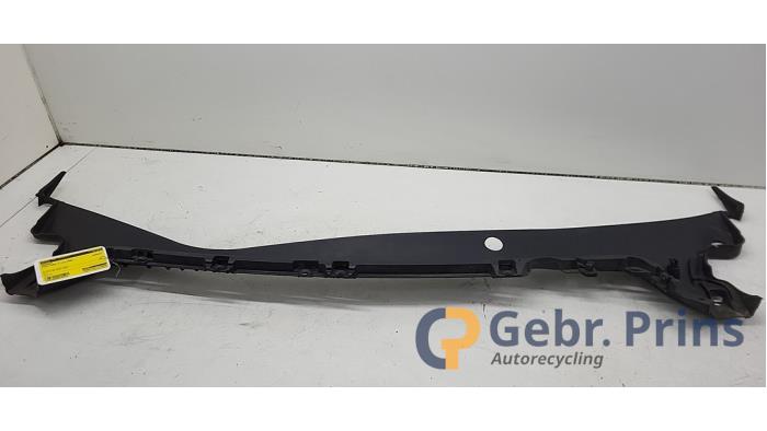 Używane Parawan Tesla Model 3 Standard RWD Plus 60 kWh Cena € 40,00 Procedura marży oferowane przez Autorec. Gebr. Prins b.v.
