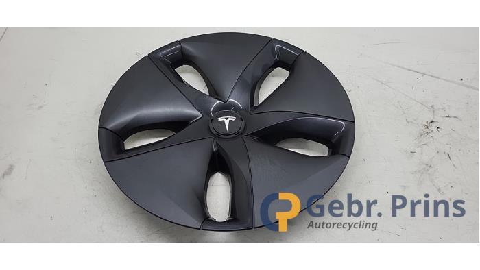 Używane Kolpak Tesla Model 3 Standard RWD Plus 60 kWh Cena € 35,00 Procedura marży oferowane przez Autorec. Gebr. Prins b.v.
