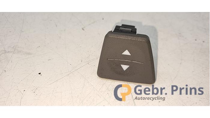 Usados Interruptor de ventanilla eléctrica Fiat Panda (169) 1.2, Classic Precio € 15,00 Norma de margen ofrecido por Autorec. Gebr. Prins b.v.