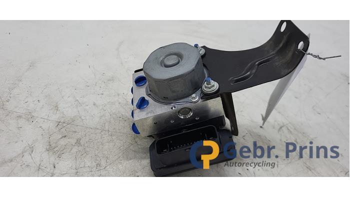 Begagnade ABS-pump Mitsubishi Space Star (A0) 1.2 12V Pris € 100,00 Marginaltabell erbjuds av Autorec. Gebr. Prins b.v.
