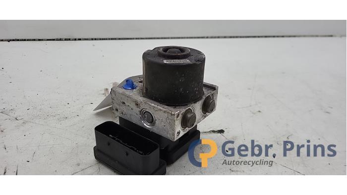 Begagnade ABS-pump Volkswagen Golf V (1K1) 1.6 FSI 16V Pris € 50,00 Marginaltabell erbjuds av Autorec. Gebr. Prins b.v.