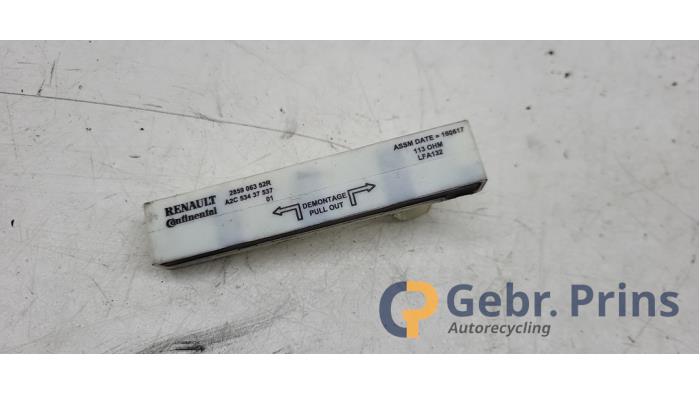 Używane Antena GPS Renault Trafic (1FL/2FL/3FL/4FL) 1.6 dCi Twin Turbo Cena € 18,15 Z VAT oferowane przez Autorec. Gebr. Prins b.v.