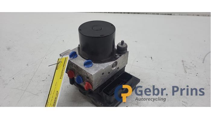 Begagnade ABS-pump Volkswagen Polo V (6R) 1.2 12V BlueMotion Technology Pris € 35,00 Marginaltabell erbjuds av Autorec. Gebr. Prins b.v.
