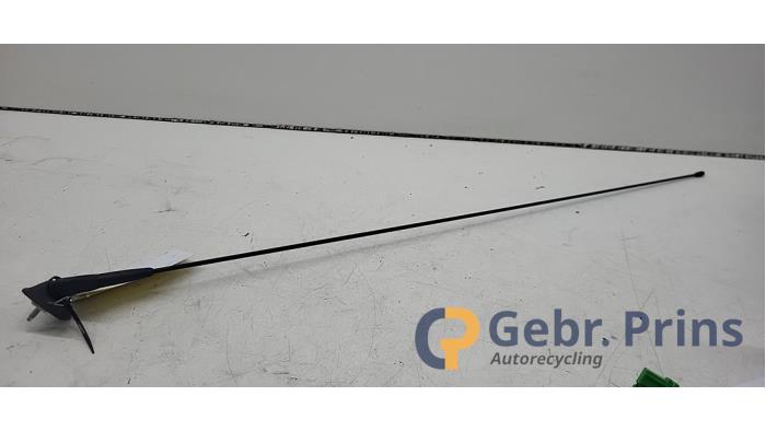 Używane Antena Renault Trafic (1FL/2FL/3FL/4FL) 1.6 dCi Twin Turbo Cena € 30,25 Z VAT oferowane przez Autorec. Gebr. Prins b.v.