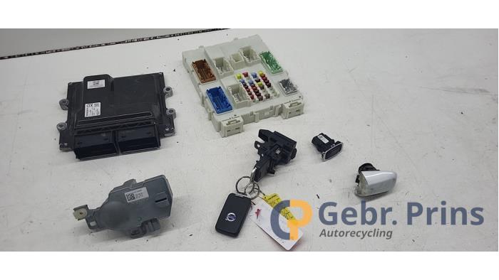 Gebrauchte Zündschloss + Steuergerät Volvo V40 (MV) 2.0 D4 16V Preis € 100,00 Margenregelung angeboten von Autorec. Gebr. Prins b.v.