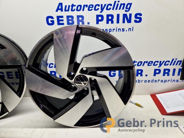 Używane Obrecz Volkswagen Golf VIII (CD1) 2.0 GTI 16V Cena € 150,00 Procedura marży oferowane przez Autorec. Gebr. Prins b.v.