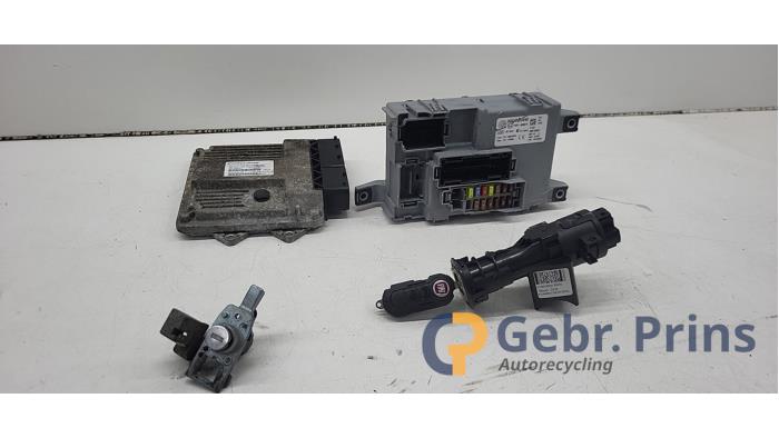 Used Ignition lock + computer Fiat 500 (312) 1.3 MJTD 16V Price € 150,00 Margin scheme offered by Autorec. Gebr. Prins b.v.