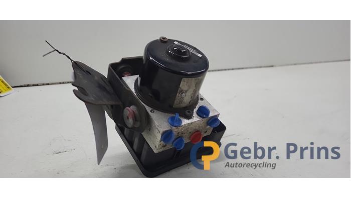 Begagnade ABS-pump Suzuki Swift (ZA/ZC/ZD1/2/3/9) 1.3 VVT 16V Pris € 200,00 Marginaltabell erbjuds av Autorec. Gebr. Prins b.v.