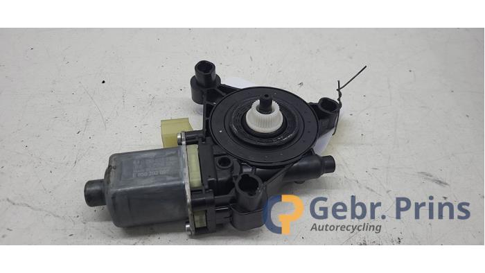 Usados Motor de ventanilla de puerta Volkswagen Golf VIII (CD1) 2.0 GTI 16V Precio € 30,00 Norma de margen ofrecido por Autorec. Gebr. Prins b.v.