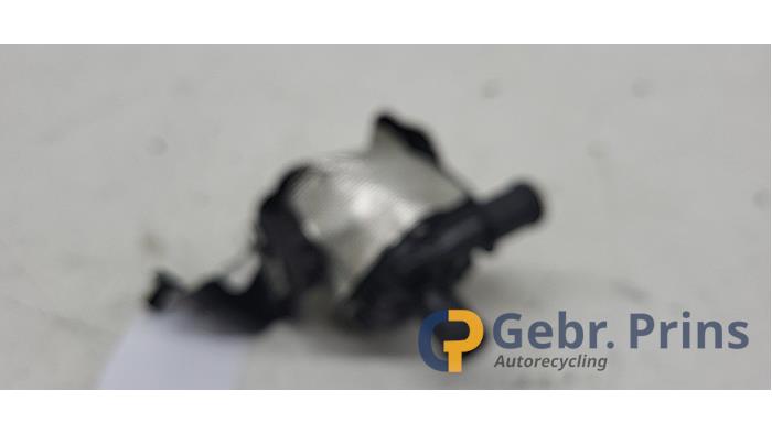 Begagnade Extra vattenpump Volkswagen Golf VIII (CD1) 2.0 GTI 16V Pris € 40,00 Marginaltabell erbjuds av Autorec. Gebr. Prins b.v.