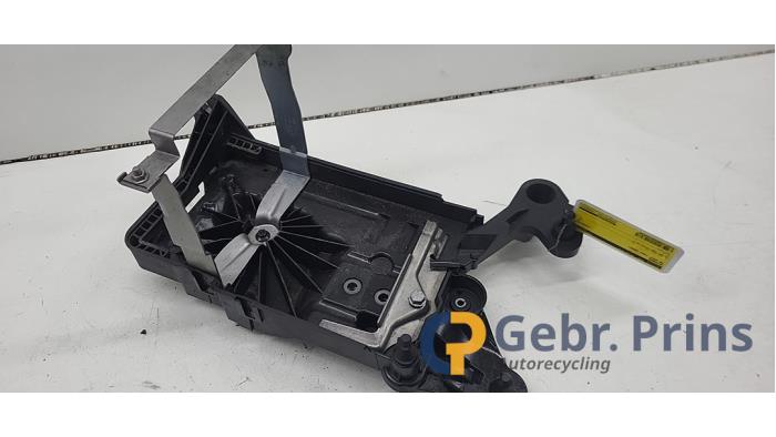 Begagnade Batterilåda Volkswagen Golf VIII (CD1) 2.0 GTI 16V Pris € 25,00 Marginaltabell erbjuds av Autorec. Gebr. Prins b.v.