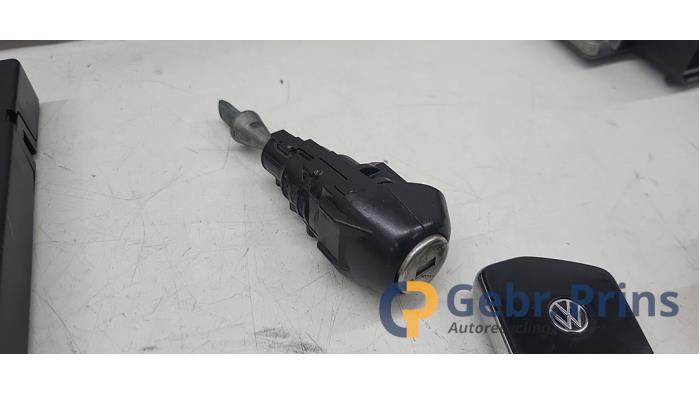 Used Ignition lock + computer Volkswagen Golf VIII (CD1) 2.0 GTI 16V Price € 400,00 Margin scheme offered by Autorec. Gebr. Prins b.v.