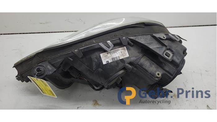 Używane Reflektor prawy Mercedes ML II (164/4JG) 3.0 ML-280 CDI 4-Matic V6 24V Cena € 150,00 Procedura marży oferowane przez Autorec. Gebr. Prins b.v.