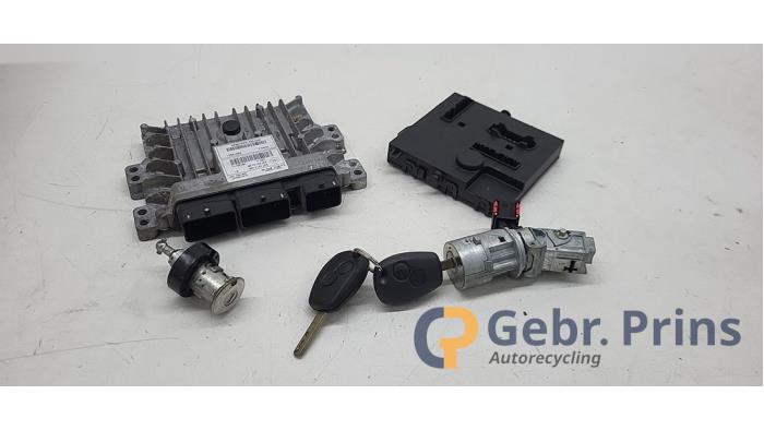 Used Ignition lock + computer Renault Twingo II (CN) 1.5 dCi 90 FAP Price € 90,00 Margin scheme offered by Autorec. Gebr. Prins b.v.