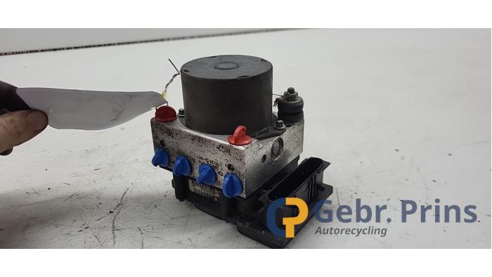 Begagnade ABS-pump Peugeot 107 1.0 12V Pris € 40,00 Marginaltabell erbjuds av Autorec. Gebr. Prins b.v.