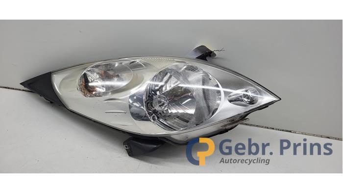 Używane Reflektor prawy Chevrolet Spark (M300) 1.0 16V Cena € 50,00 Procedura marży oferowane przez Autorec. Gebr. Prins b.v.