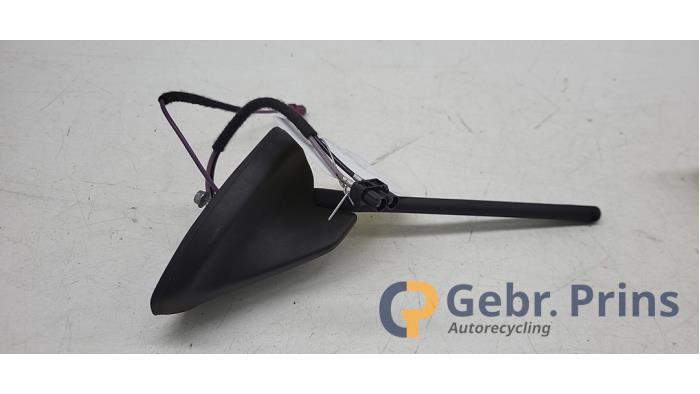 Używane Antena Ford Fiesta 7 1.0 EcoBoost 12V 100 Cena € 20,00 Procedura marży oferowane przez Autorec. Gebr. Prins b.v.