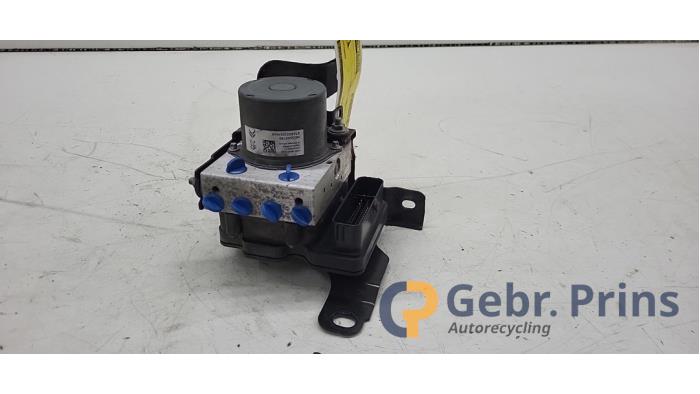 Usagé Bloc ABS Peugeot 308 (L3/L8/LB/LH/LP) 1.2 12V e-THP PureTech 130 Prix € 100,00 Règlement à la marge proposé par Autorec. Gebr. Prins b.v.