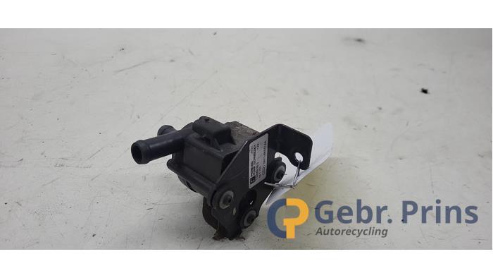 Begagnade Extra vattenpump Ford Fiesta 7 1.0 EcoBoost 12V 100 Pris € 25,00 Marginaltabell erbjuds av Autorec. Gebr. Prins b.v.