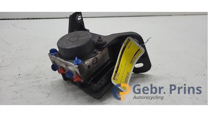Begagnade ABS-pump Opel Corsa D 1.2 16V Pris € 125,00 Marginaltabell erbjuds av Autorec. Gebr. Prins b.v.