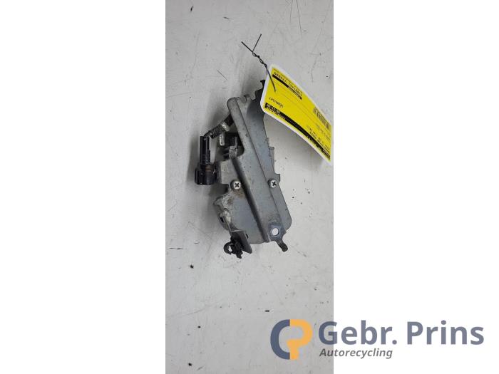 Usagé Module pompe carburant Lexus IS (E2) 250 2.5 V6 24V Prix € 40,00 Règlement à la marge proposé par Autorec. Gebr. Prins b.v.