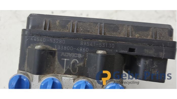 ABS Pumpe van een Lexus IS (E2) 250 2.5 V6 24V 2011