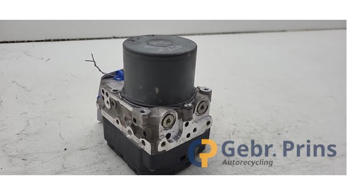 Usagé Pompe ABS Lexus IS (E2) 250 2.5 V6 24V Prix € 150,00 Règlement à la marge proposé par Autorec. Gebr. Prins b.v.