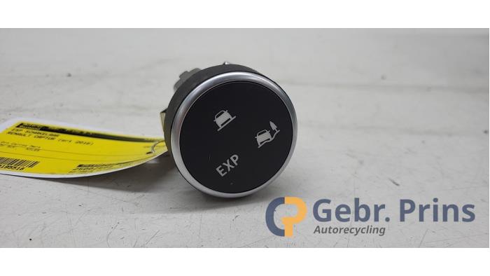 Usados Interruptor ESP Renault Captur I (2R) 1.2 TCE 16V EDC Precio € 125,00 Norma de margen ofrecido por Autorec. Gebr. Prins b.v.