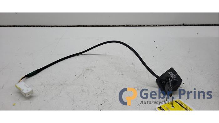 Begagnade Backkamera Renault Captur I (2R) 1.2 TCE 16V EDC Pris € 50,00 Marginaltabell erbjuds av Autorec. Gebr. Prins b.v.