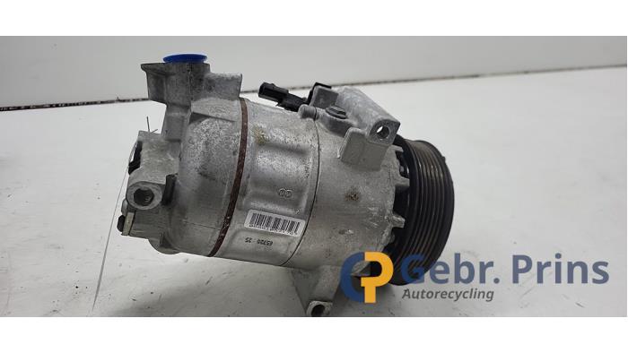 Usagé Pompe clim Renault Captur I (2R) 1.2 TCE 16V EDC Prix € 100,00 Règlement à la marge proposé par Autorec. Gebr. Prins b.v.