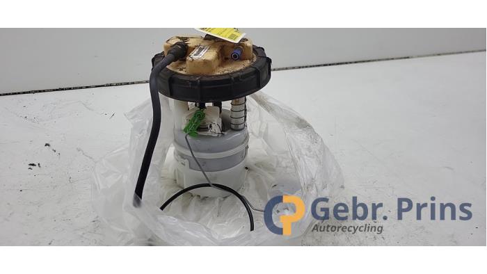 Gebrauchte Kraftstoffpumpe Elektrisch Renault Captur I (2R) 1.2 TCE 16V EDC Preis € 60,00 Margenregelung angeboten von Autorec. Gebr. Prins b.v.