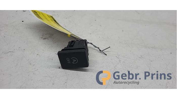Usagé Commande start/stop Suzuki Ignis (MF) 1.2 Dual Jet 16V Smart Hybrid Prix € 15,00 Règlement à la marge proposé par Autorec. Gebr. Prins b.v.